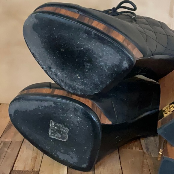 Chanel black quilted leather lace up Lacets w/ wooden block heels, size 39 - Picture 15 of 16